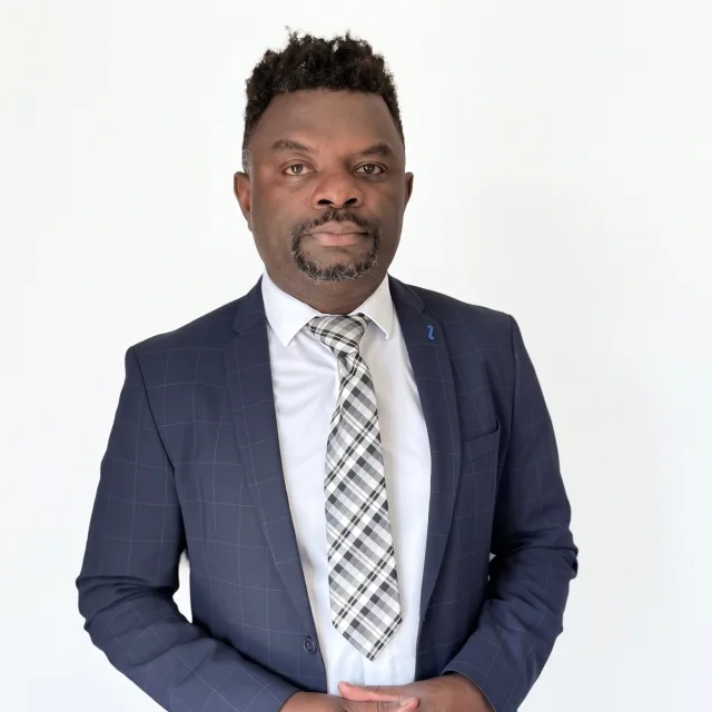 Portrait d'Hilaire Douanla, fondateur de RepOtz Inc.